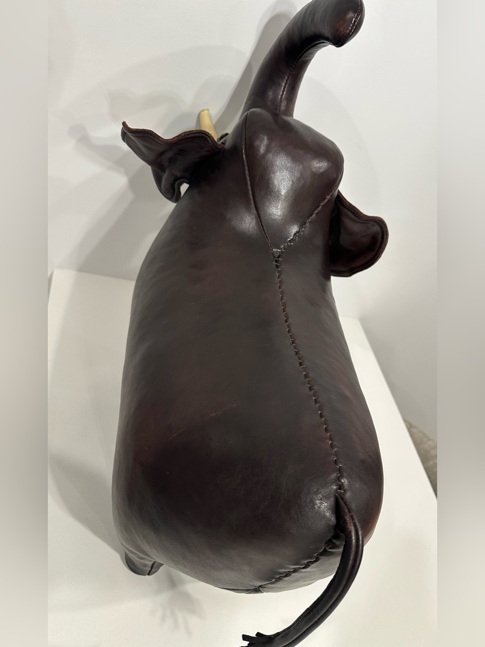 Omersa Standard Leather Brown Elephant
Home Accent H: 51cm, L: 52cm, W: 23cm - Picture 4 of 16